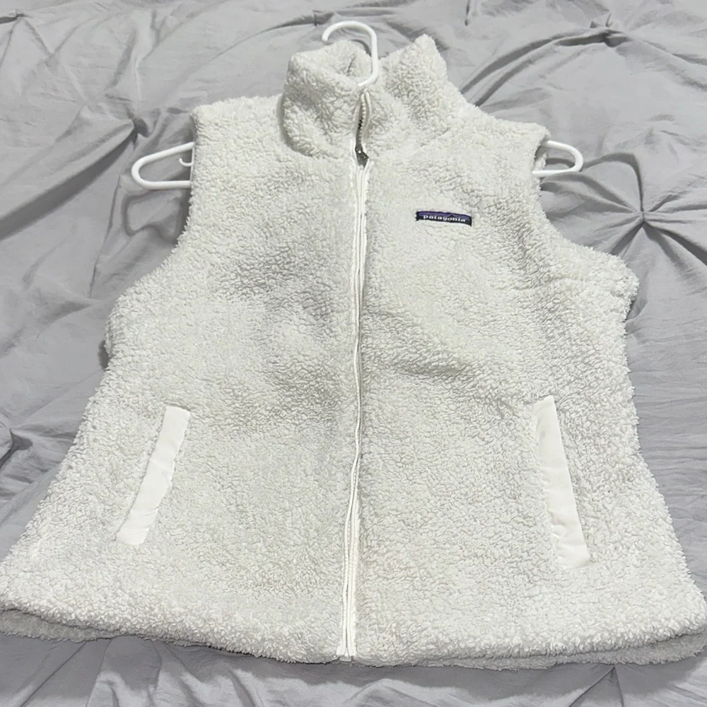 Patagonia Off-White Sherpa Vest - Picture 2 of 6
